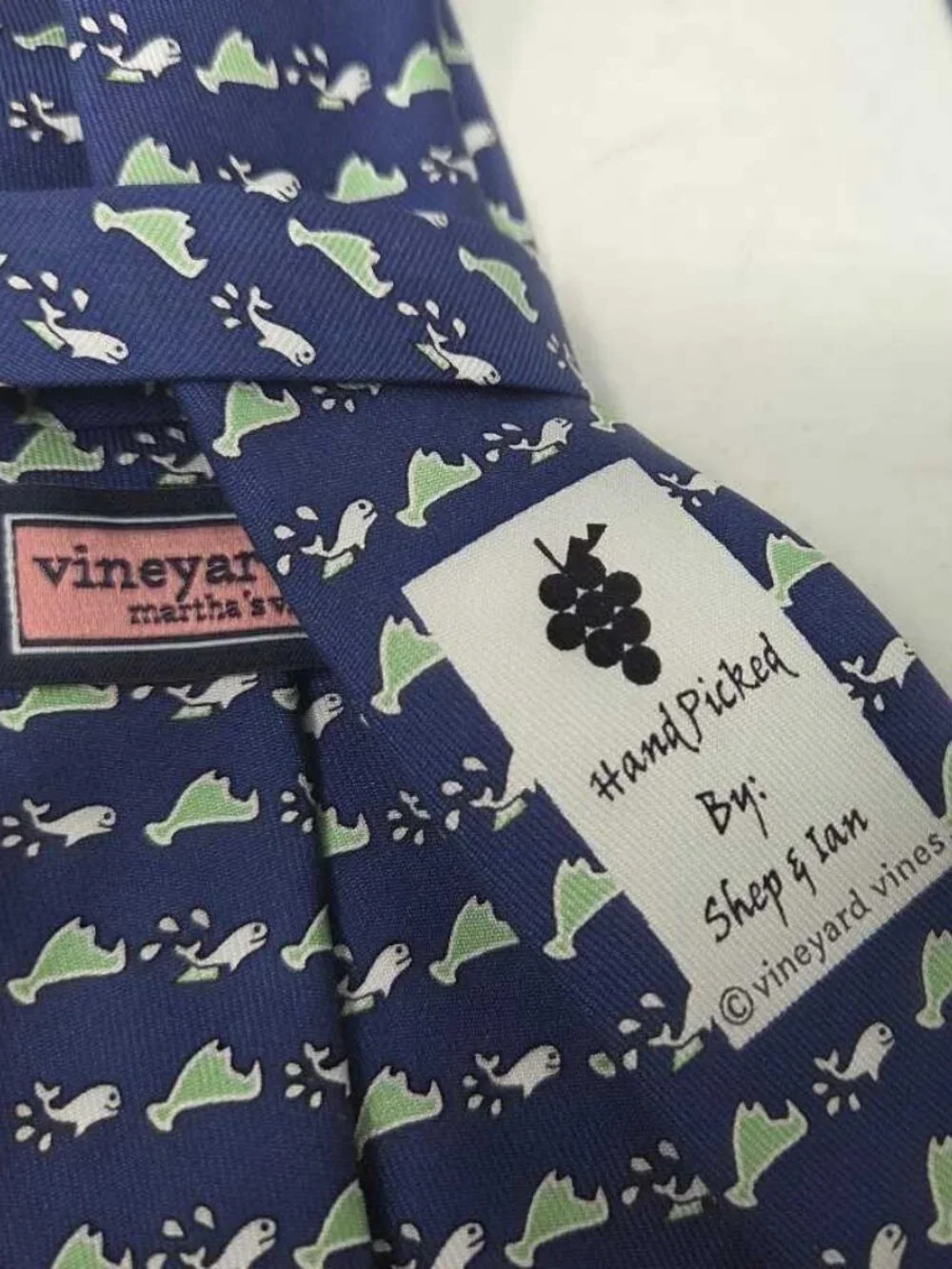 New boys Vineyard Vines classic whale printed 100% silk tie / Made in USA